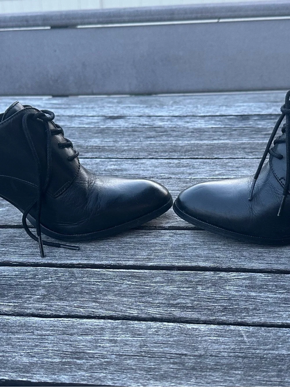 G.H. Bass & Co. Black Leather Lace-Up Heeled Oxfords